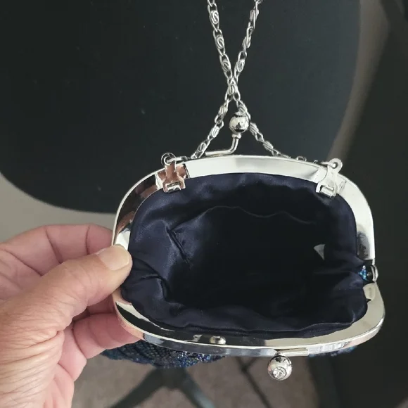 Elegant Blue Beaded Evening Bag - Picture 5 of 8